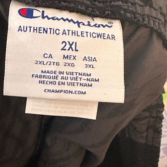 Champion men’s athlete shorts - Picture 2 of 4
